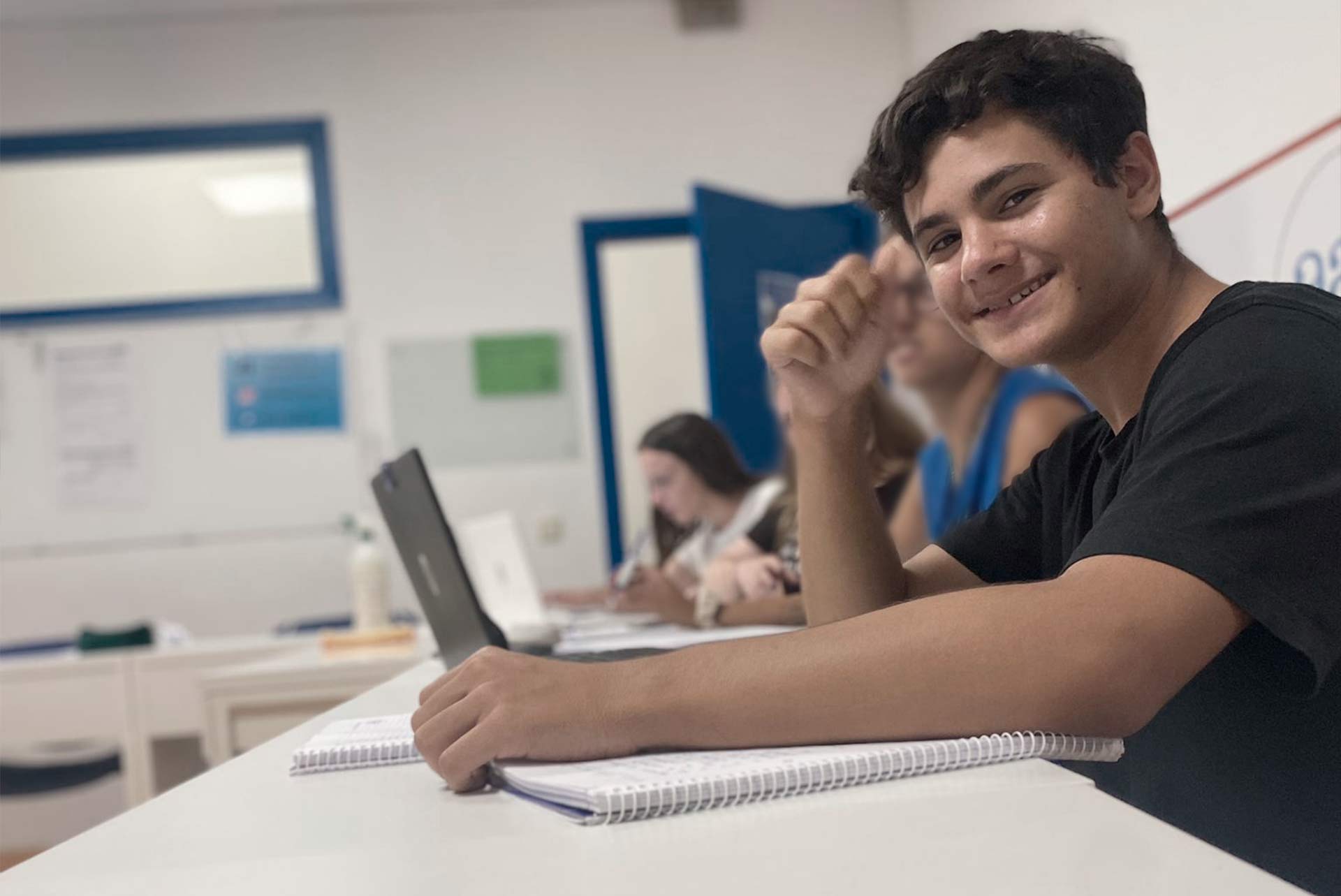 Alumno en clase en la academia, en Mallorca